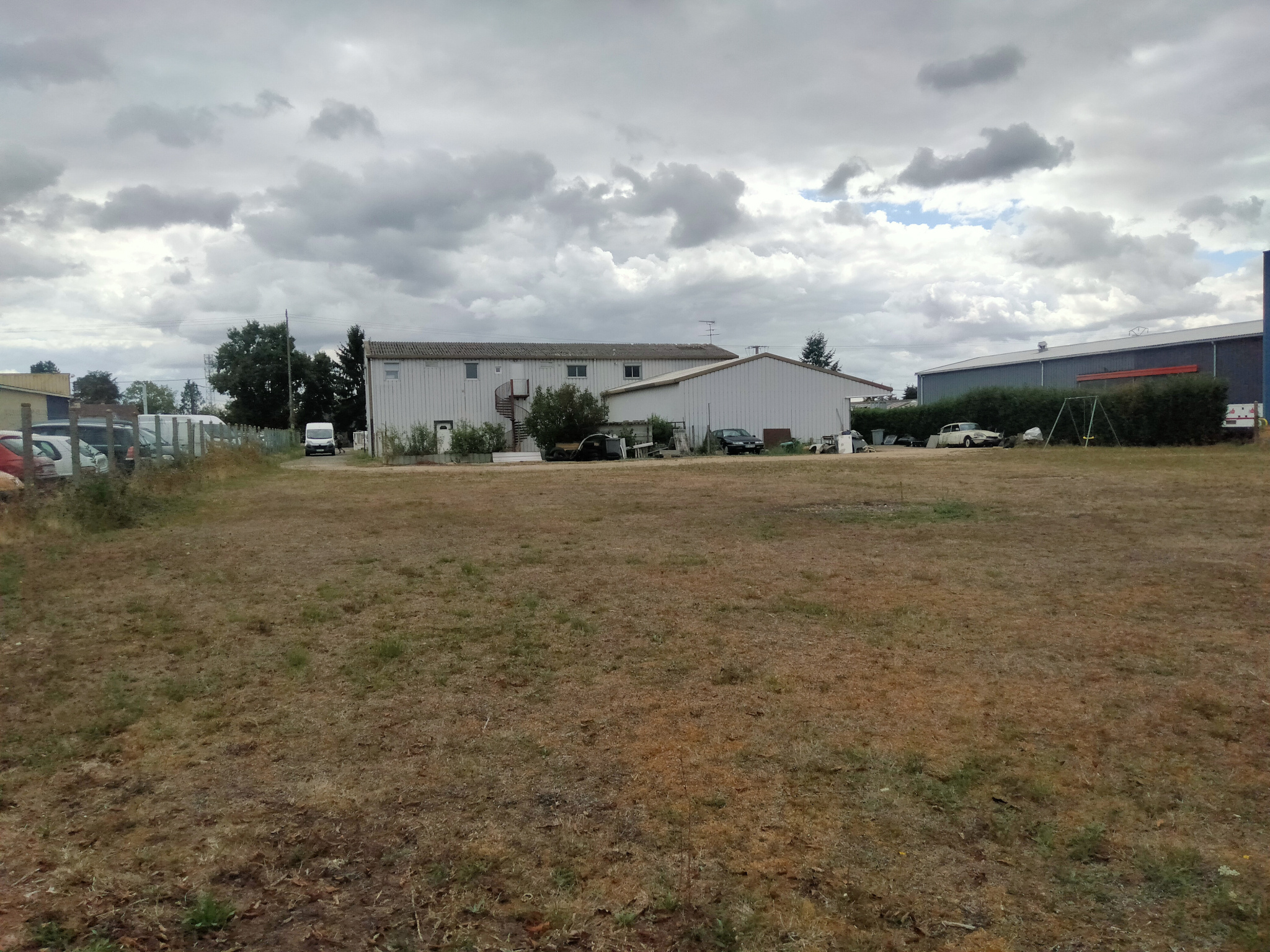 Local d'activité à vendre à Ferrieres en gatinais, 611 m² – photo 2 sur 9