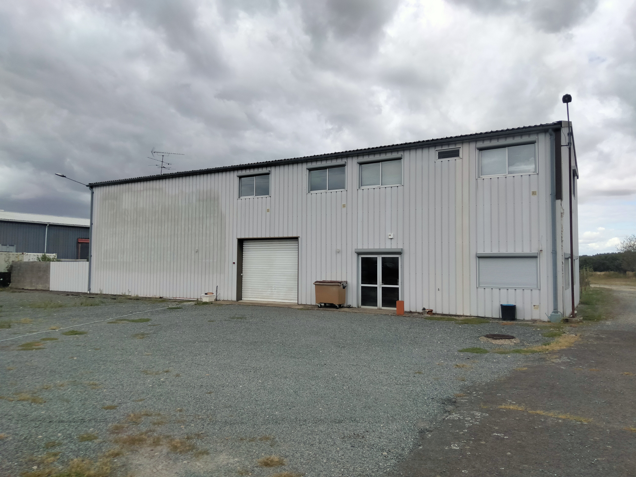 Local d'activité à vendre à Ferrieres en gatinais, 611 m² – photo 1 sur 9