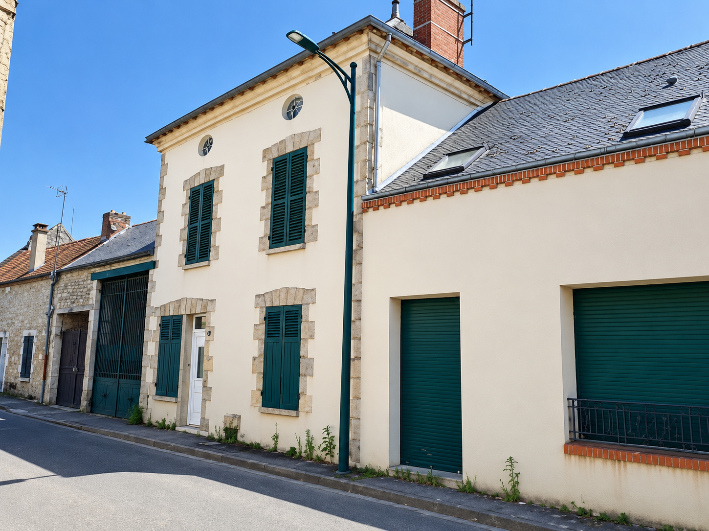 Commerce à vendre à Givraines, 380 m², 11 pièces – photo 1 sur 21