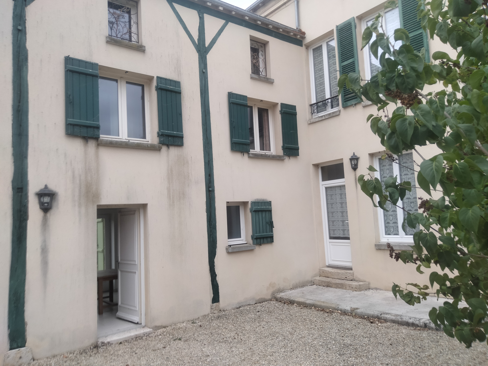 Commerce à vendre à Givraines, 380 m², 11 pièces – photo 2 sur 20